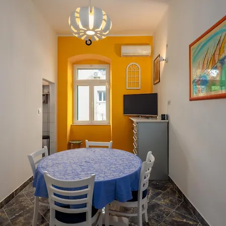 Location Downtown & Bacvice Apartment *