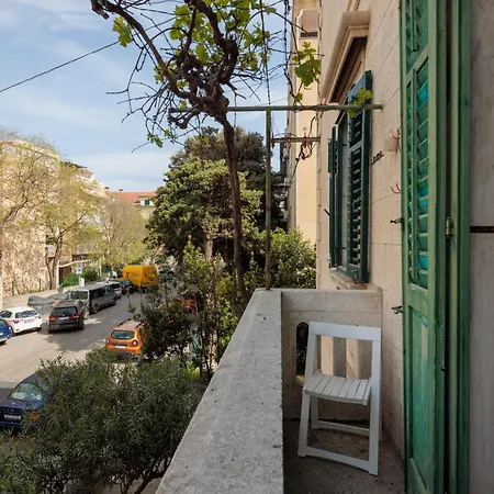 Location Downtown & Bacvice 아파트