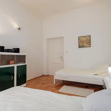 Location Downtown & Bacvice *