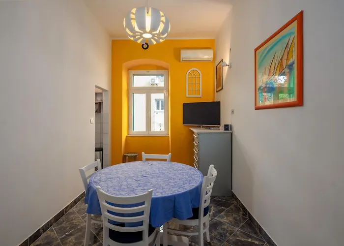 Location Downtown & Bacvice شقة *