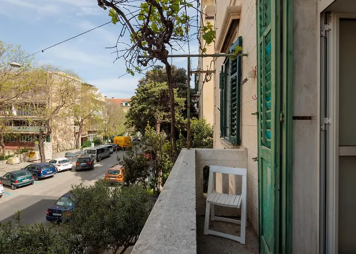 Location Downtown & Bacvice شقة