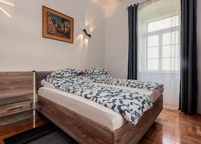 Location Downtown & Bacvice شقة *